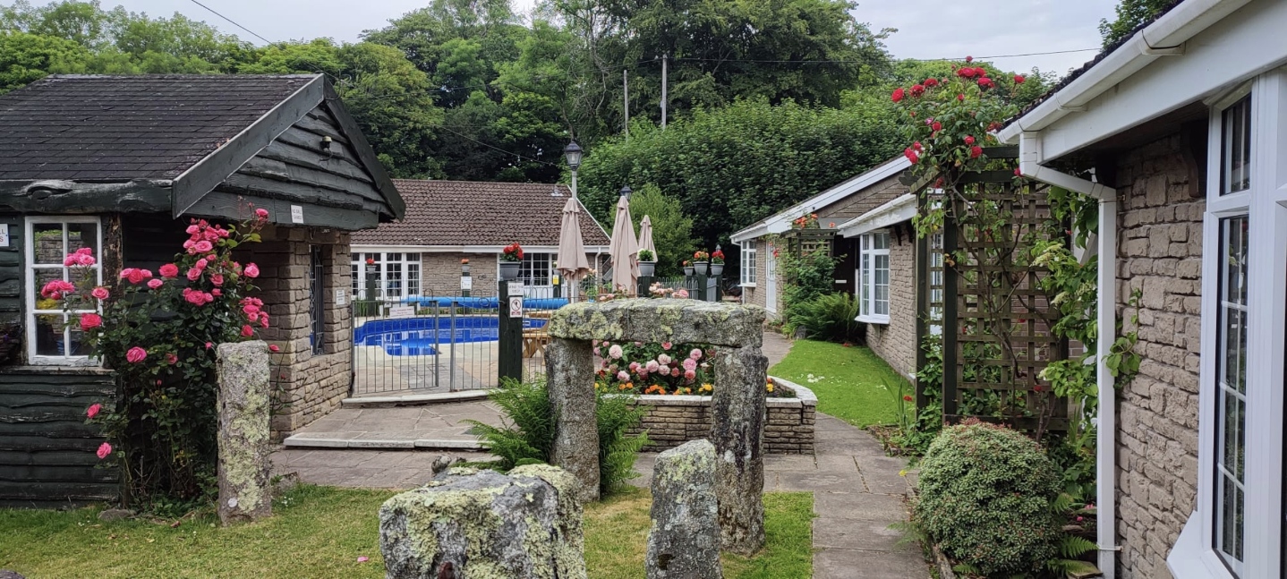 Granite Henge holiday cottages with heated pool